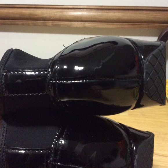 Amalfi by Rangoni patent leather bootie NWOT - Picture 3 of 6